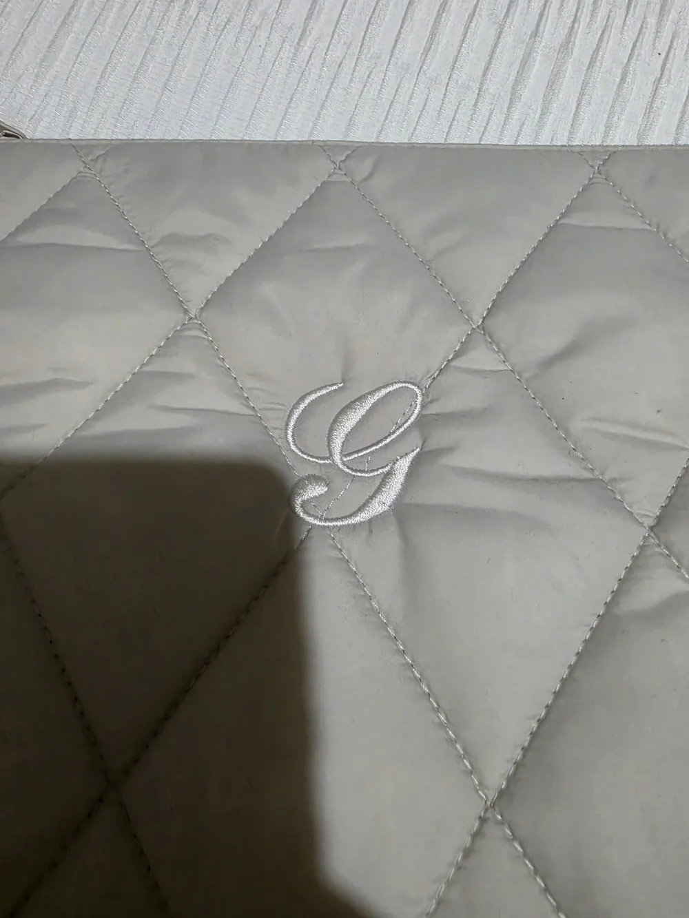 Vera Bradley Quilted Cream Largw Pouch with G Monogram New With Tags